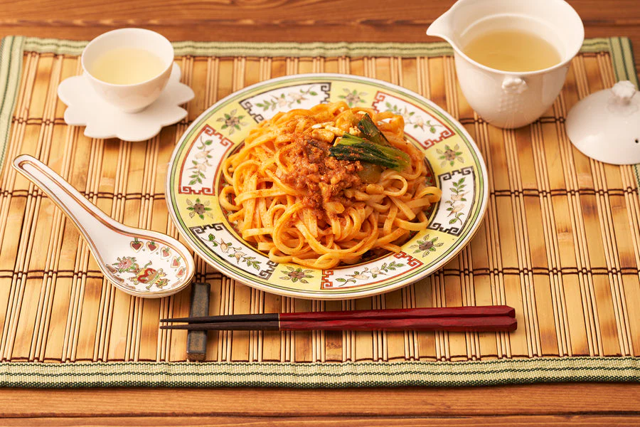 冷凍 完全メシ DELI 濃厚芝麻醤味の汁なし担々麺 - Image 3