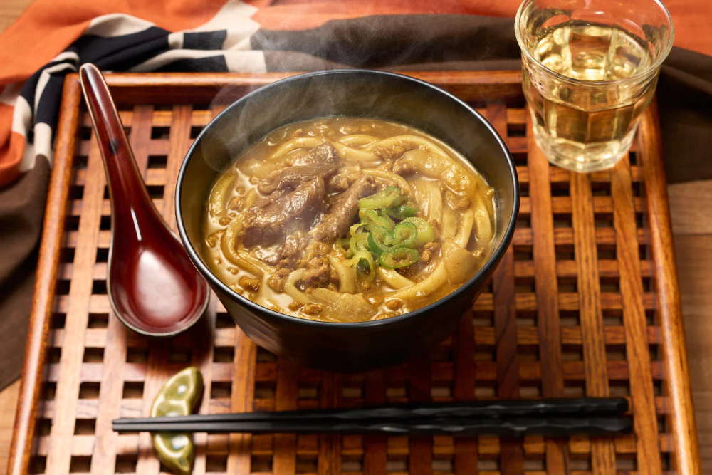 冷凍 完全メシ DELI 和風だしがきいた牛カレーうどん - Image 3